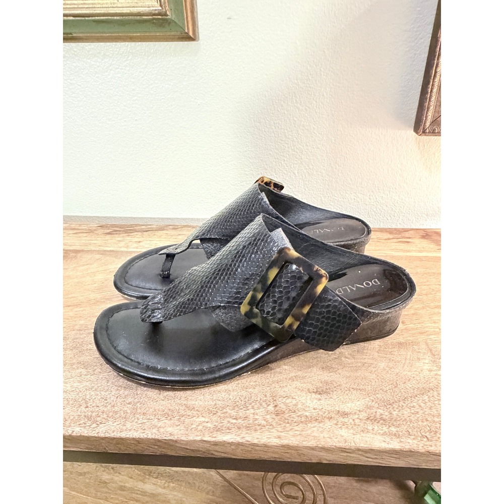 Donald J Pliner Oltina Black‎ Wedge Thong Sandals Snakeskin 7.5